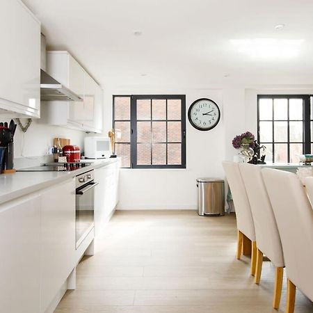 Stylish City Centre Apartment With Sauna Chichester Exteriér fotografie