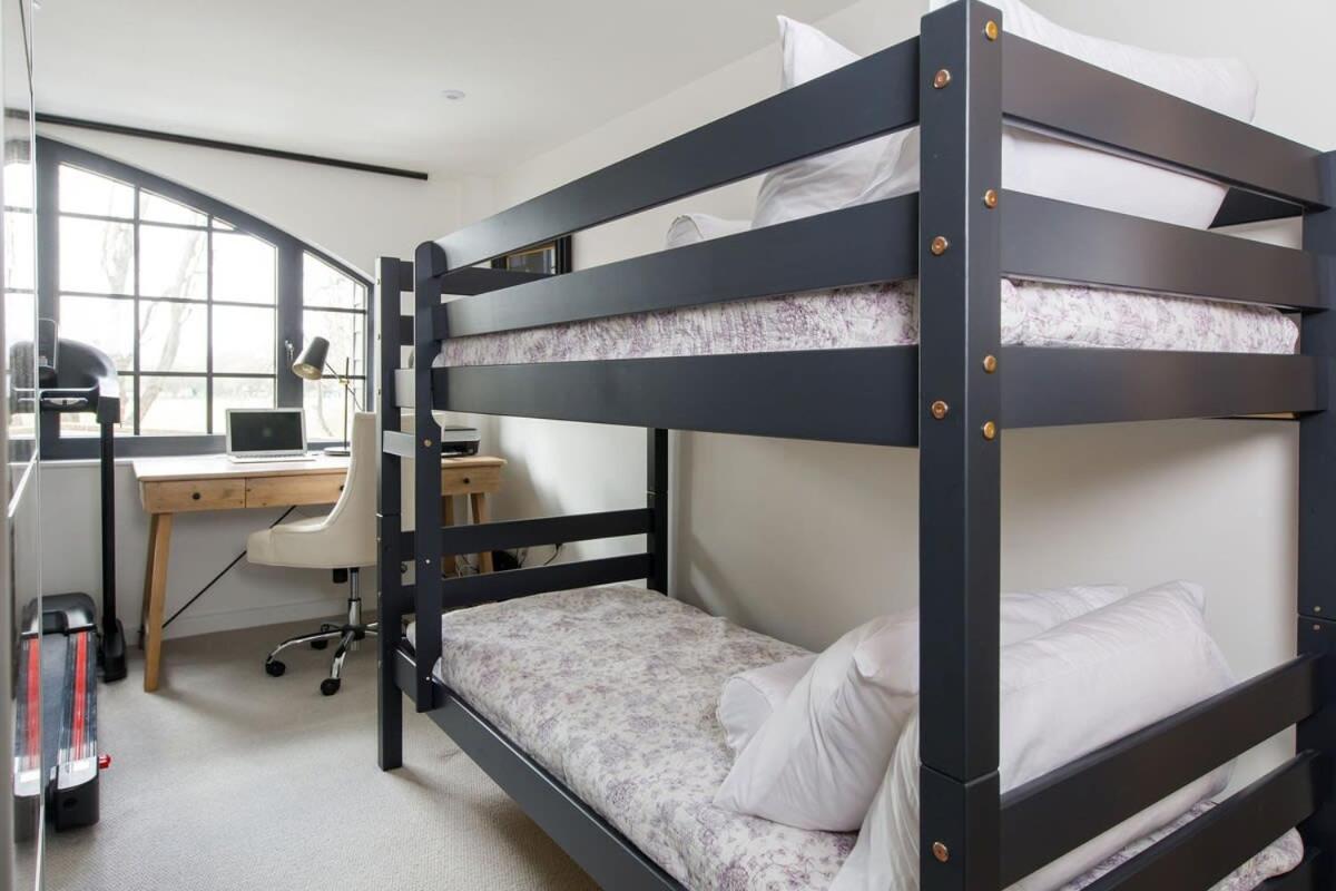 Stylish City Centre Apartment With Sauna Chichester Exteriér fotografie