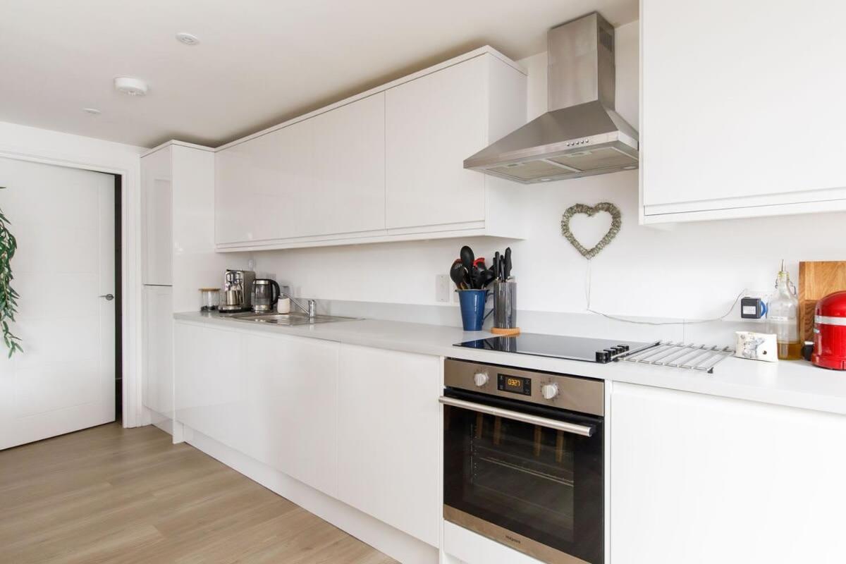 Stylish City Centre Apartment With Sauna Chichester Exteriér fotografie