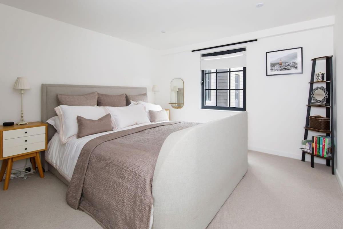 Stylish City Centre Apartment With Sauna Chichester Exteriér fotografie