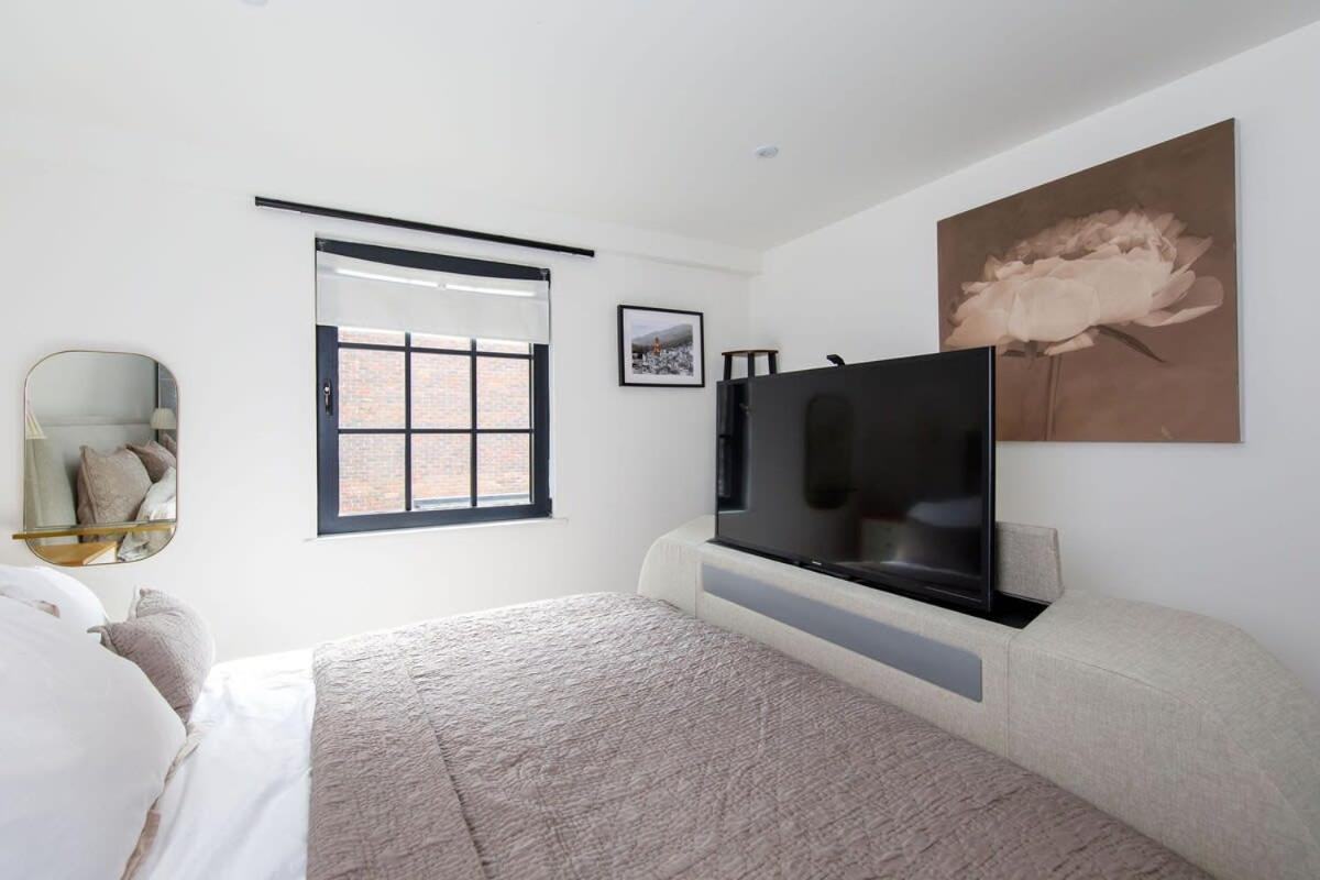 Stylish City Centre Apartment With Sauna Chichester Exteriér fotografie
