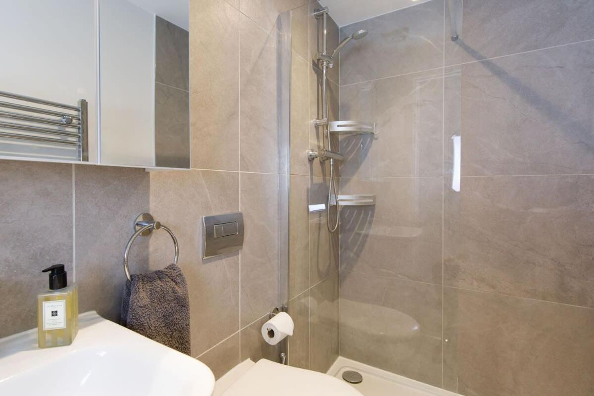 Stylish City Centre Apartment With Sauna Chichester Exteriér fotografie