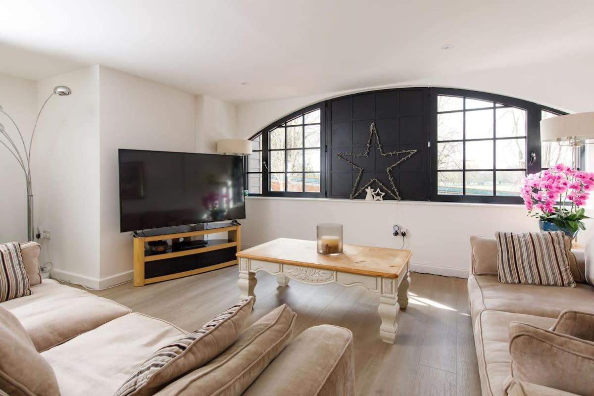 Stylish City Centre Apartment With Sauna Chichester Exteriér fotografie