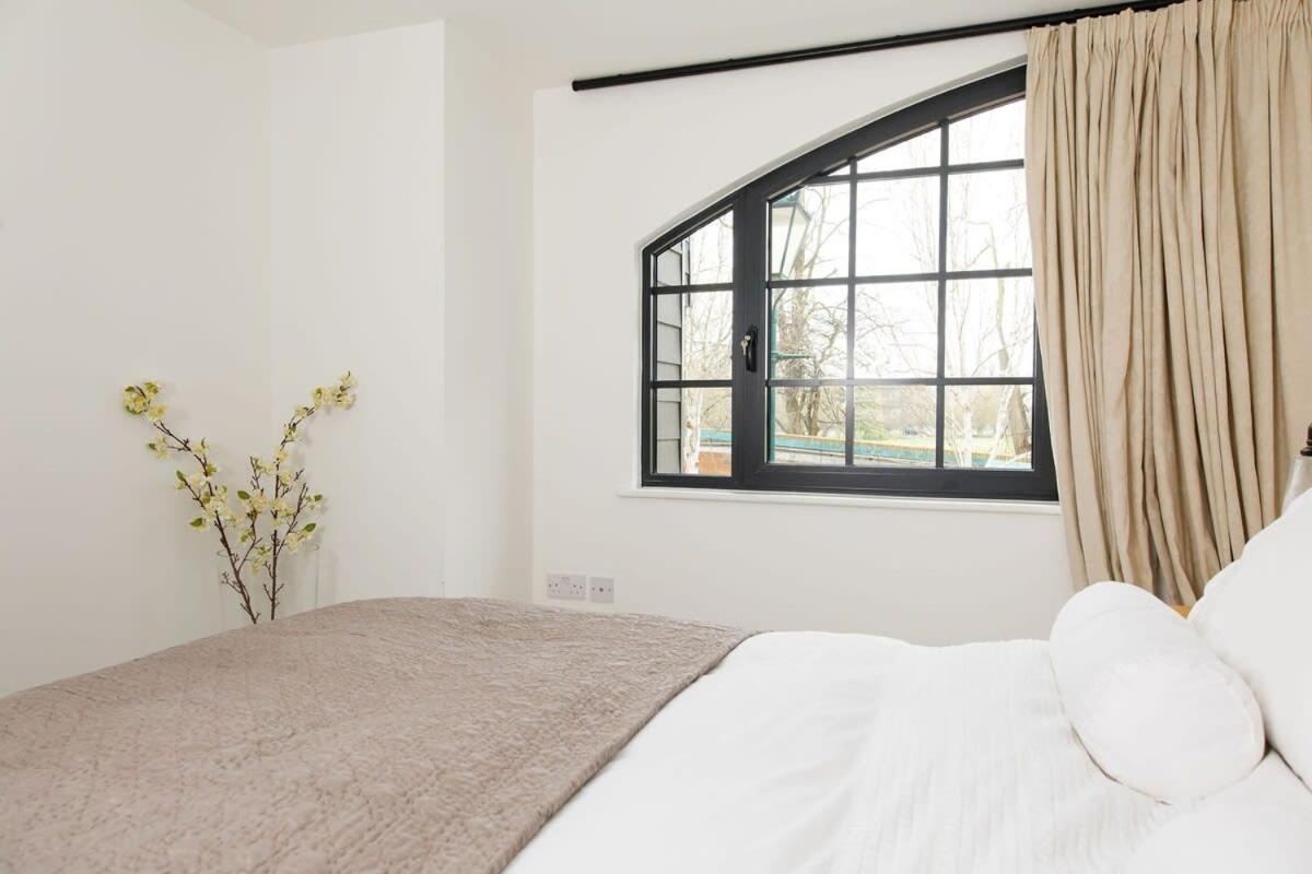 Stylish City Centre Apartment With Sauna Chichester Exteriér fotografie