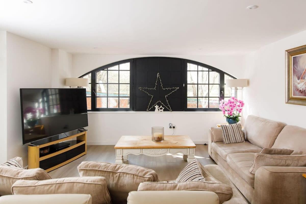 Stylish City Centre Apartment With Sauna Chichester Exteriér fotografie