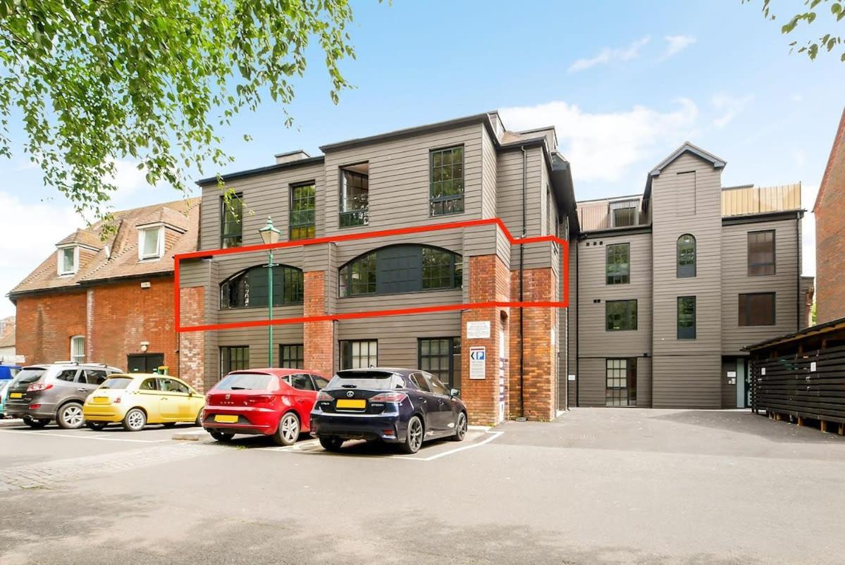 Stylish City Centre Apartment With Sauna Chichester Exteriér fotografie